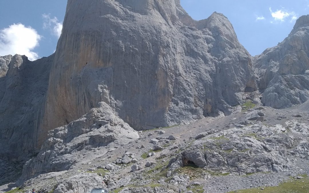 INTRUSISMO EN MONTAÑA: desconfía de las ofertas “low cost” para subir a Urriellu.